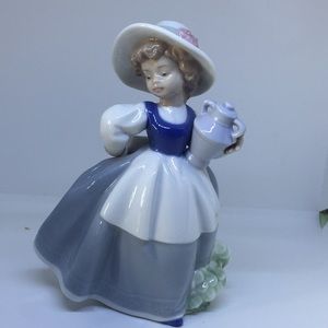 Vintage Nao by Lladro “Country Maiden”